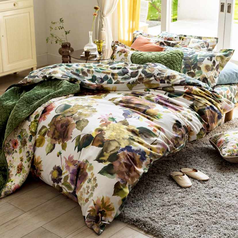 DESIGNERS GUILD�@�J�o�[�����O�q�p���X�t�����[�r�@�|���z�c�J�o�[ ���f�U�C���̃}���`�J�o�[�V���[�Y�ƍ��킹�ĐQ�����R�[�f�B�l�[�g���Ă��f�G�ł��B�����͂��͊|���z�c�J�o�[�ł��B