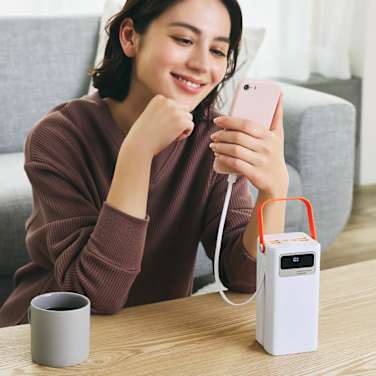 大容量コンパクトバッテリー IZA50000（ソーラーパネル付き）