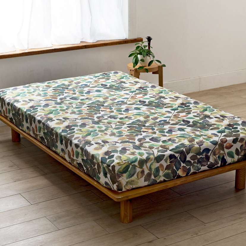 DESIGNERS GUILD�@�J�o�[�����O�q�p���X�t�����[�r�@�{�b�N�X�V�[�c �p���f�U�C���̔��������[�t���ƁA��100%�T�e�����n�̂Ȃ߂炩�Ȕ�����������y���݂��������܂��B���t���ȒP�ȑS���S���d�l�B
