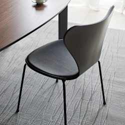 �y���K�̔��i�z�Z�u���`�F�A �t�����g�p�f�B���O HS �Z���N�g�J���[�mFritz Hansen�E�t���b�c�E�n���Z��/�f�U�C���F�A���l�E���R�u�Z���n �ʐ^